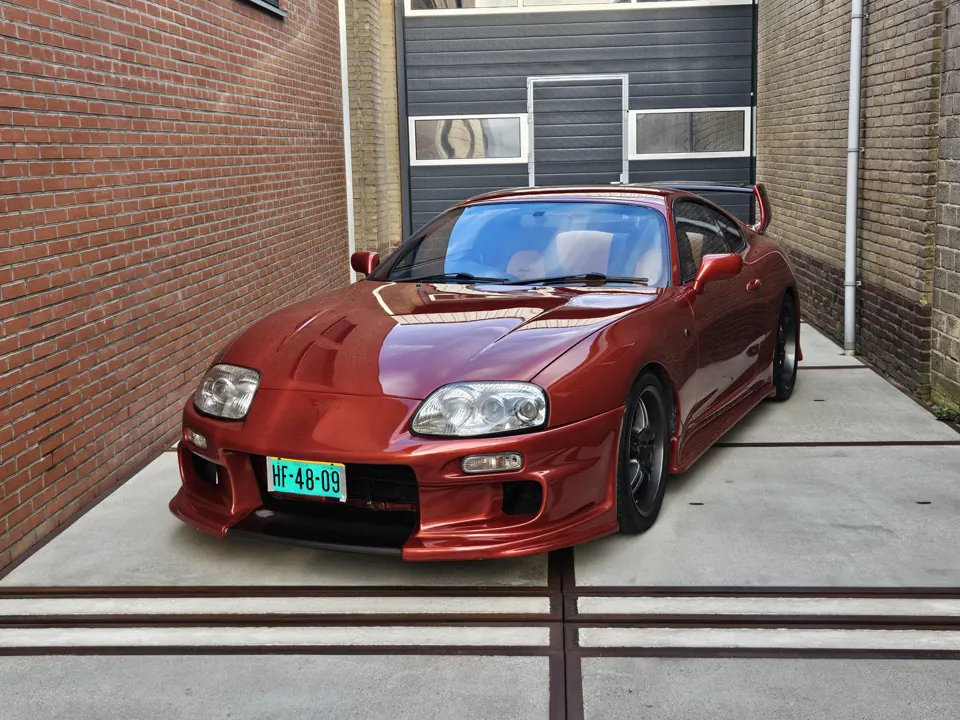 Rode Toyota Supra A80 / MK4 voor garage